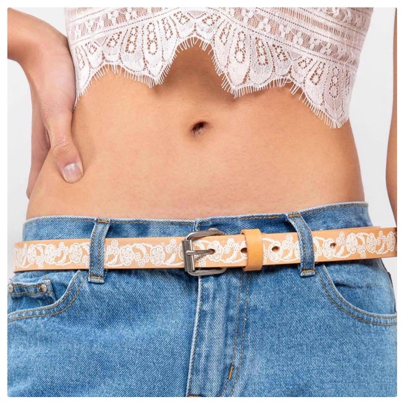 Embossed Flower & Leaf Low Waist Leather Belt - Picture 5 of 10